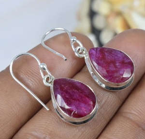 Boucles d'oreilles pendantes en argent sterling 925 avec rubis rouge naturel en forme de poire, facettées, cadeau pour femme - Product Image 3