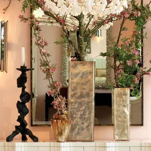 Candelabro Redondo de Metal Artístico Hecho a Mano de Primera Calidad para Decoración de Mesa Navideña que Mejora la Estética Interior - Product Image 1