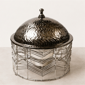 Plat de service moderne en acier inoxydable avec couvercle martelé, chauffe-plat argenté pour buffet de mariage et service hôtelier - Product Image 3