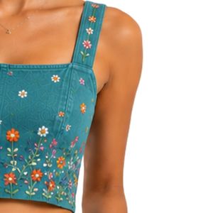 Conjunto de Top Corto y Falda Bordados para Mujer, Color Verde Azulado, Diseño Floral, Verano, Dos Piezas, Logotipo Personalizado, OEM, ODM, Ropa al por Mayor - Product Image 4