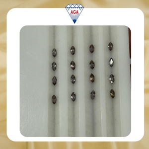 พลอยโกเมนทรงมาร์คีส์ขนาด 4x2 มม. สีธรรมชาติเปลี่ยนได้ น้ำตาลอมเขียวถึงแดง ไม่ผ่านการบำบัด โกเมนมาดากัสการ์ คุณภาพเกรด AAA - Product Image 2
