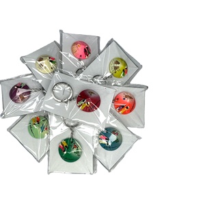 Promotion de l'artisanat en résine Porte-clés en métal de forme ronde personnalisé et porte-clés en résine pour cadeaux personnalisés - Product Image 4