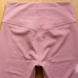 Conjunto Deportivo de 2 Piezas: Sujetador Deportivo Rosa con Espalda Cruzada y Leggings de Cintura Alta, Ropa Deportiva sin Costuras para Yoga y Ejercicio - Product Image 3