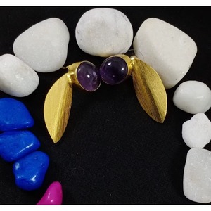 Boucles d'oreilles pendantes en laiton plaqué or 18 carats avec améthyste naturelle, motif feuille ovale, bijoux religieux mignons pour femmes, idéales pour les fêtes - Product Image 1