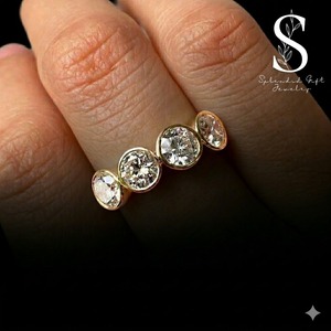 Anillo de Moissanita con Cuatro Piedras Redondas, Anillo de Moissanita de Oro Sólido para Aniversario, Anillo de Moissanita de Plata Esterlina 925 - Product Image 1