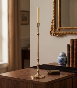 Porte-bougie conique en métal doré - Grand chandelier mince avec tige nodulée pour la décoration intérieure, les mariages et les centres de table - Product Image 3