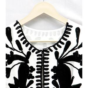 <b>Women's</b> <b>White</b> Sleeveless Crop <b>Top</b> Round Neck Black Floral Embroidery Knitted <b>Vest</b> Breathable Winter Autumn Casual Jacket - Product Image 4