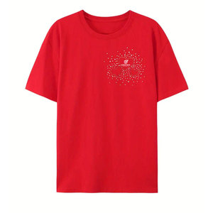 เสื้อยืดแขนสั้นสีแดงประดับเพชร คอกลม ทรงโอเวอร์ไซส์ สไตล์ลำลองแนวสตรีท ผ้าฝ้าย 100% ระบายอากาศได้ดี เป็นมิตรต่อสิ่งแวดล้อม - Product Image 1