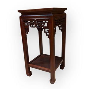 Pedestales Irregulares Duraderos Tam Viet Hechos de Madera Aromática Pulida y Pintada, Colocados a Ambos Lados del Altar - Product Image 4