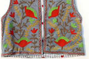 Chaleco de Terciopelo Bordado Suzani Floral, Chaleco Boho de Terciopelo Suzani, Chaqueta Corta de Terciopelo Suzani, Chaleco Bohemio - Product Image 3