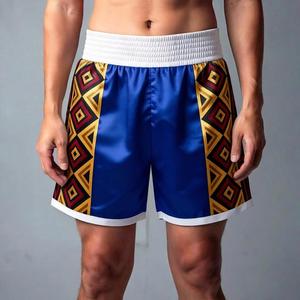 Shorts de boxe bleus pour hommes avec panneaux latéraux géométriques et ceinture blanche pour l'entraînement, vêtements de sport confortables en polyester - Product Image 1