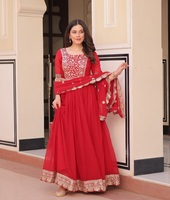 Collections de Salwar Kameez traditionnels de style indien et pakistanais en faux georgette pour femmes, avec broderies.