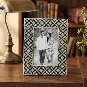 Cadre photo en résine, rectangle vertical, noir et blanc, motif géométrique, porte-photo fait main, décoration intérieure, résine faite à la main sur mesure - Product Image 6