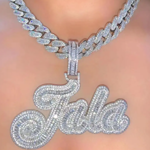 Colgantes Personalizados ICEDJEWELZ de Plata de Ley 925 con Baño de Rodio y Moissanita Iced en Forma de Letra, Engaste de Garra, Estilo Hip Hop - Product Image 4