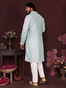 Ensemble élégant de kurta et pyjama en soie avec broderies et sequins, idéal pour les festivals, les mariages et les soirées, tenue ethnique pour homme - Product Image 6