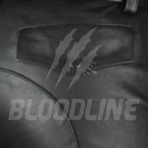 Shorts cargo pour homme en PU noir avec poches, fermeture à boucle, style motard, logo imprimé par transfert thermique sur le devant - Product Image 5