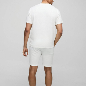 ชุดเสื้อยืดและกางเกงขาสั้นผู้ชายคุณภาพสูง ระบายอากาศได้ดี ดีไซน์ใหม่สำหรับฤดูร้อน ชุดสองชิ้นทรงเข้ารูป เหมาะสำหรับกิจกรรมกลางแจ้ง - Product Image 5