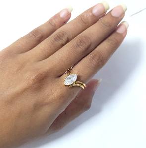 Ensemble de mariage élégant en or jaune 10 carats, bagues de fiançailles uniques en diamants de laboratoire pour femmes, idée cadeau parfaite - Product Image 3