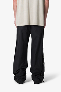 กางเกงขายส่งแบบกระดุมแป๊ก ผ้าไนลอน ทรงหลวม สไตล์สตรีทแวร์ กางเกงแทร็ค เอวยางยืด รับผลิตตามแบบ OEM - Product Image 3