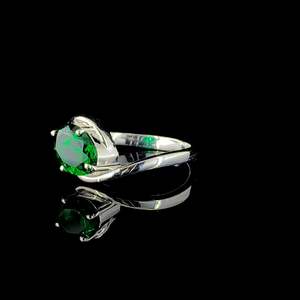 Bague en argent personnalisée de qualité export, sertie de diamants verts, style hip-hop, pour célébrations et cadeaux - Product Image 1
