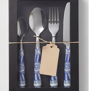 Ensemble de couverts traditionnels en céramique bleue et blanche avec manche en acier inoxydable poli miroir pour une utilisation sur la table - Product Image 6