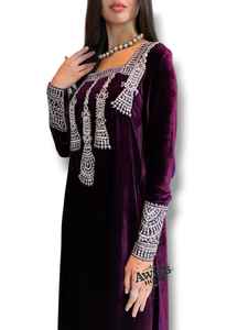 ชุดเดรสยาวแบบมุสลิม 2 ชิ้น แบรนด์ AWAIS HOUSE สไตล์เรียบหรู ผ้ากำมะหยี่ประดับลูกปัด ทรงเอไลน์ ขายส่ง - Product Image 2