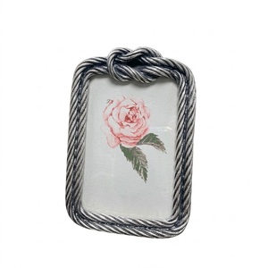 Venta al por Mayor de Marcos de Fotos Modernos de Metal Plateado, Marcos Decorativos de Aluminio Hechos a Mano para Mesa - Product Image 1