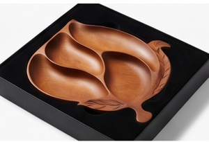 Plato de servir de madera hecho a mano con diseño minimalista de hojas grabadas, ideal para el hogar, bodas, eventos y restaurantes. - Product Image 6