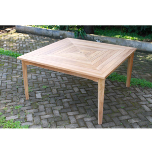 Mesa de Comedor Berkshire Square 150x150 de Madera de Teca Sólida, No Plegable, Acabado Bien Lijado, para Uso en Exteriores - Product Image 1