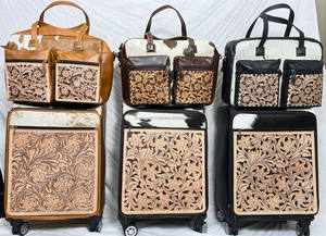 Juego de Maletas de Dos Piezas de Cuero Repujado a Mano al por Mayor para Mujer, Maleta con Ruedas y Bolso a Juego, Estilo Occidental - Product Image 4