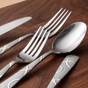 Juego de Cubiertos Metálicos de Fácil Limpieza, 5 Piezas, Diseños Personalizables, Juego de Cubiertos de Acero Inoxidable de Grado Alimenticio, Cubertería de Alta Calidad - Product Image 5