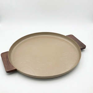 Elegante Bandeja Decorativa Color Beige Champán |   Moderna Bandeja Árabe para Servir con Asas de Madera a Precio de Mayoreo - Product Image 1
