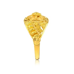 Bague de luxe vintage plaquée or à motif floral ajouré pour femme, bague de créateur traditionnelle à fleurs - Product Image 2