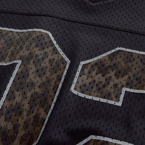 เสื้อเจอร์ซีย์อเมริกันฟุตบอลทรงโอเวอร์ไซส์สำหรับผู้ชาย ปี 2026 ลายพิมพ์เสือดาว หมายเลขพิมพ์แบบเรโทร คุณภาพสูง ผ้าตาข่าย แบบสั่งทำตามเทรนด์ - Product Image 5