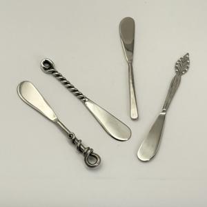 Ensemble de 4 outils à fromage en acier inoxydable avec des poignées de conception torsadée et en forme de feuille pour servir le fromage et le beurre - Product Image 3