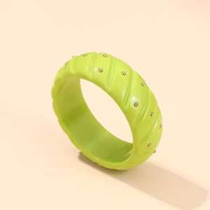 Brazalete de Resina Hecho a Mano de Alta Calidad para Mujer, Diseño de Moda con Cuentas de Colores, Estilo Indio de Alta Costura - Product Image 1