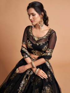 Ensemble Lehenga simple en tulle noir brodé Zari, longueur ras du sol, robe de mariée florale, tenue de réception, dupatta transparent, tenue de soirée - Product Image 5