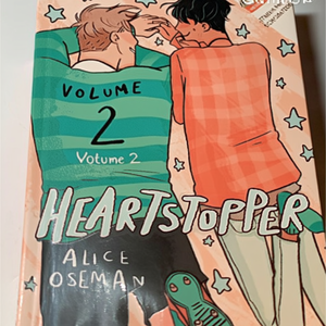 Heartstopper เล่ม 2 โดย อลิซ โอเซแมน หนังสือปกอ่อน พิมพ์แบบสั่งทำพิเศษ - Product Image 2