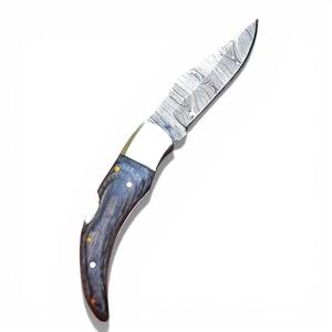 Cuchillo de bolsillo plegable hecho a mano con hoja de acero de Damasco OBM, mango de madera Pakka, bloqueo trasero y funda de cuero para uso industrial y utilitario. - Product Image 1