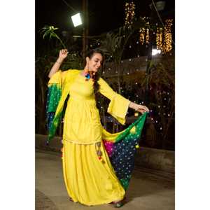 Conjunto de Traje de Satén de Rayón Amarillo Abejorro para Mujer, Talla XS - Product Image 1