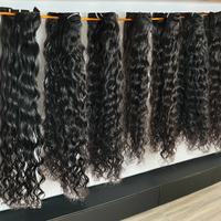 Faisceaux de trame de cheveux humains de temple brésilien naturel non transformé pour les femmes couleur noire crépue vague naturelle non ombrée pas de perte de noir