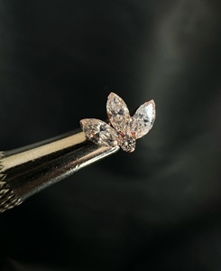 Elegante Pendiente de Loto con Diamante Marquise de 4x2 mm, Diamante Engastado Invisible, Oro Sólido, Piercing Daith, Joyería Delicada para Ella - Product Image 3