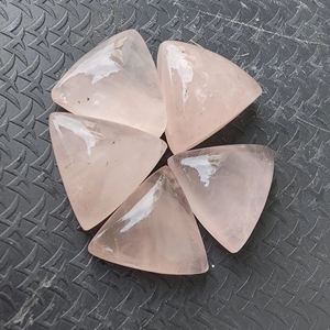 Cabujón de Cuarzo Rosa Natural en Forma de Triángulo, Piedra Suelta Calibrada para Joyería - Product Image 4