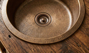 Vasque de salle de bain ovale en cuivre martelé vieilli, style marocain, design traditionnel, fabriquée à la main, à poser - Product Image 2