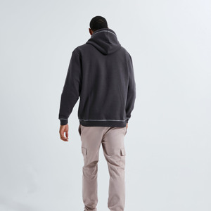 Sudaderas Básicas para Hombre, Sudadera con Capucha Estilosa y Lisa, Tejido Suave al Tacto, Duradero y Transpirable, Ideal para Atuendos Casuales y Sesiones de Gimnasio - Product Image 2
