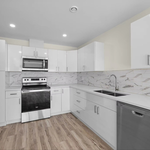 Meubles de cuisine modernes en pin massif et céramique Home WIT PRODUCE RTA 20250124, panneaux de porte muraux plats, résistants à l'eau, faciles à assembler - Product Image 1