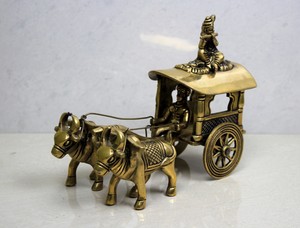 งานฝีมือทองเหลือง นิรมลา งานฝีมืออินเดีย งานแฮนด์เมด รูปปั้นรถม้าลาประดับด้วยหินหลายชนิด จากราชสถาน ขายส่ง ของตกแต่งโต๊ะ - Product Image 5