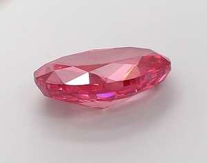 Diamant CVD de laboratoire de luxe, de forme ovale modifiée, rouge vif fantaisie, 7,52 carats, clarté VS1, polissage excellent, diamant non monté - Product Image 3