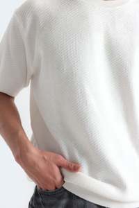 เสื้อยืดแขนสั้นผู้ชายลำลองใส่ได้ทุกวัน ระบายอากาศได้ดี ผ้าฝ้ายเรียบ ออกแบบเองได้ รับผลิตแบบ OEM ขายส่งจากโรงงาน - Product Image 2