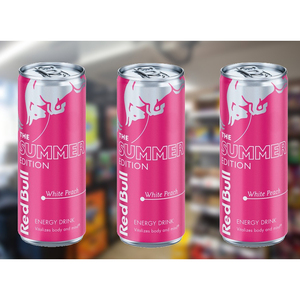 Les éditions R-ed Bull, best-sellers, offrent une énergie durable et sont disponibles aux saveurs pastèque, myrtille, pêche et autres fruits. - Product Image 1